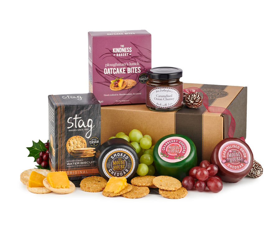 H24137 Three Cheese Hamper - Spicers of Hythe